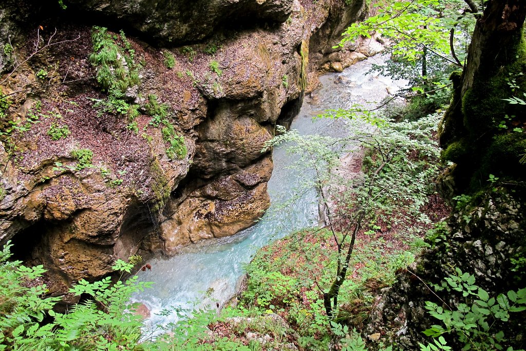 33 das Wasser ist nun tief unter uns.jpg